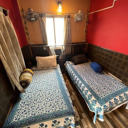 Calcutta Backpackers Lägenhet Exteriör bild