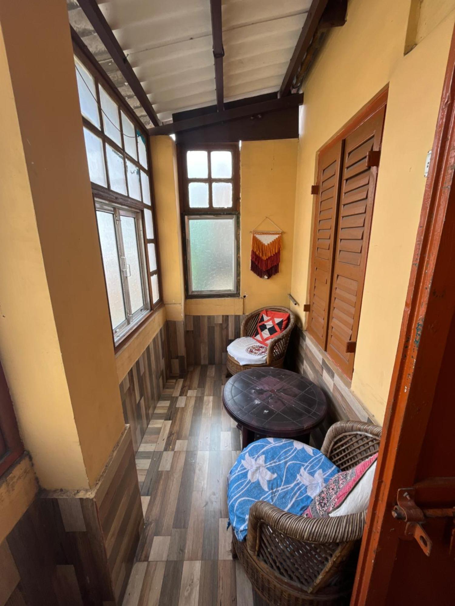 Calcutta Backpackers Lägenhet Exteriör bild